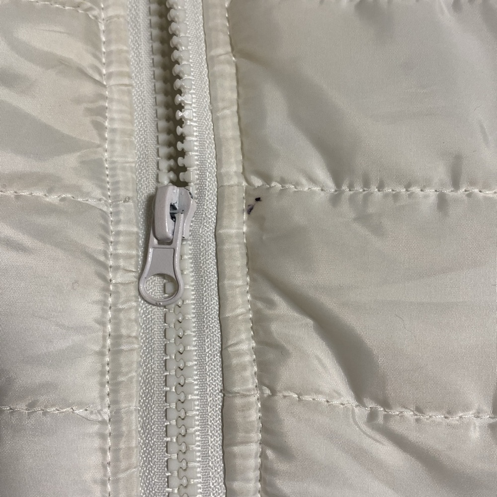 White puffer vest - Picture 6 of 6
